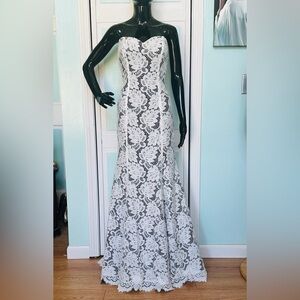 Size 10 Ivory Black Lace Wedding Dress Bridal Gown Corset Lace up back NWT